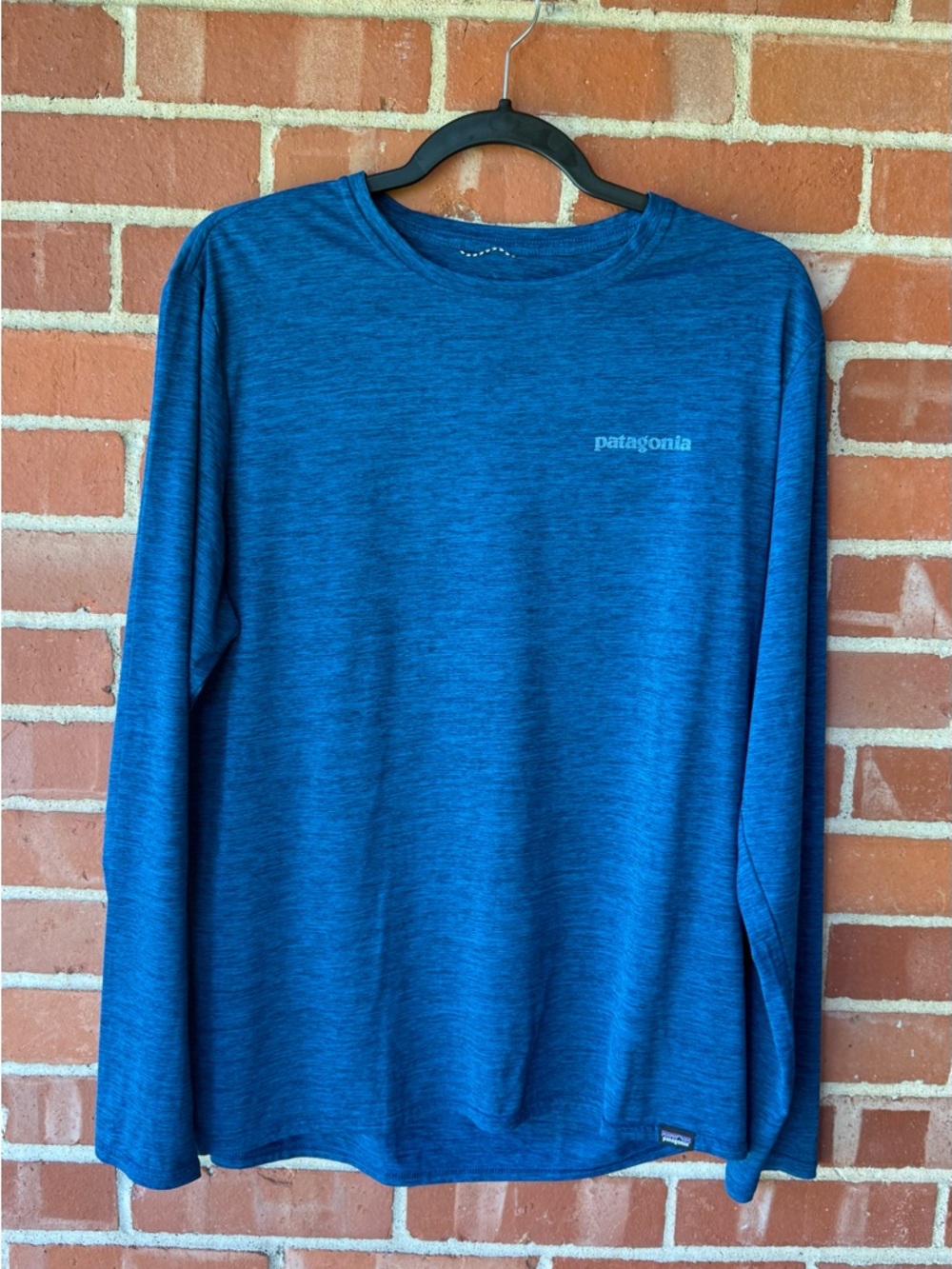 Patagonia Men's Long-Sleeved Capilene® Cool Daily Graphic Shirt size Medium - Picture 2 of 3